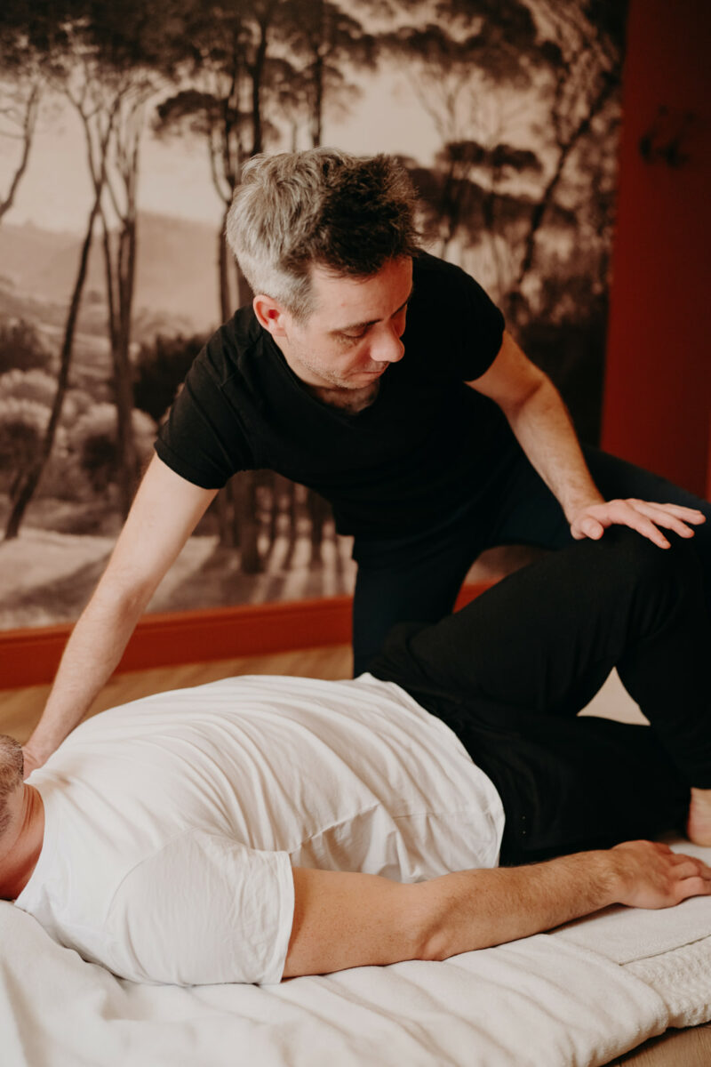 Massage d'Asie au sol relaxant thaïlandais shiatsu 60 minutes