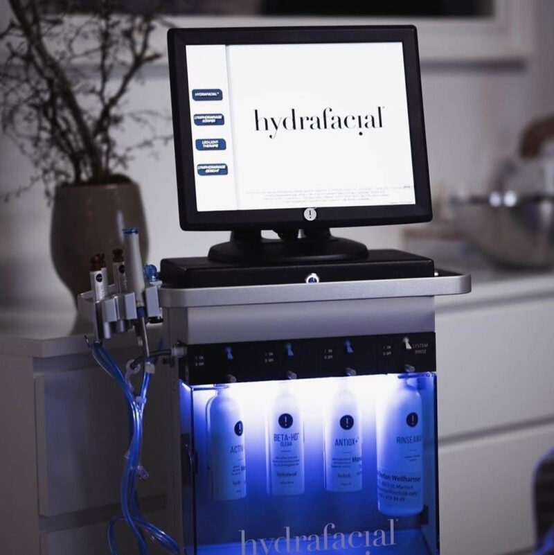 Soin Signature Hydrafacial