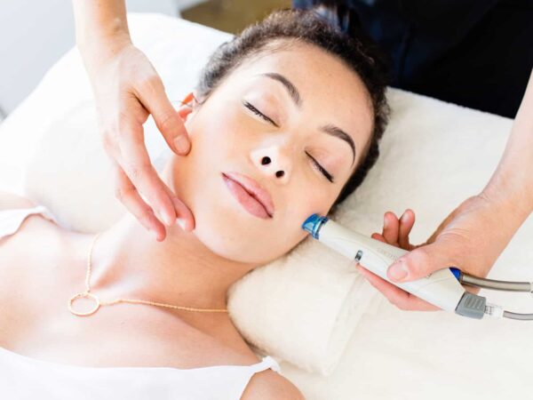 Soin Signature Hydrafacial