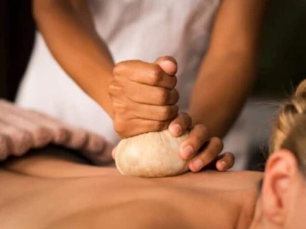 Massage traditionnel Ayurvéda ABHYANGA + soin du corps aux tampons aux herbes ou au riz au lait